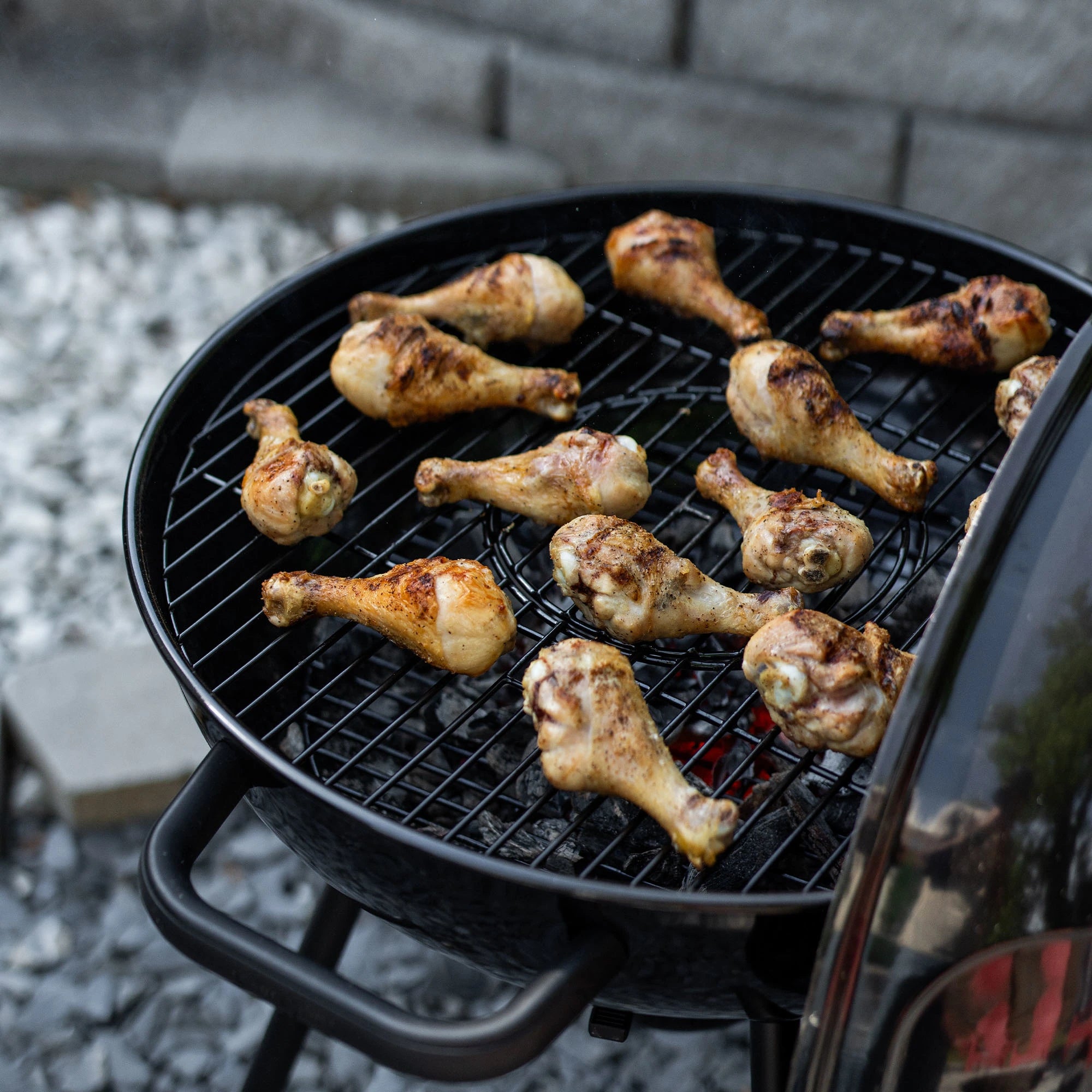 57-cm Kettle Charcoal Grill and Smoker - Chargriller International